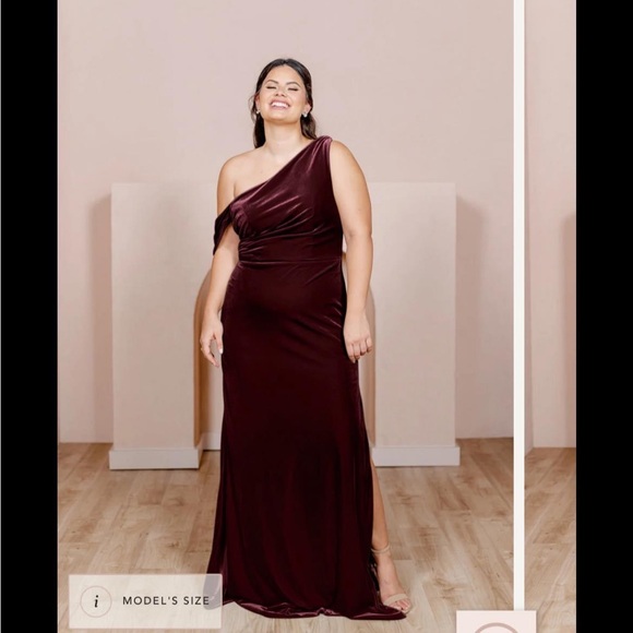 Moira Convertable Velvet Dress
- Burgundy, Size 8. Worn once. - Picture 2 of 2